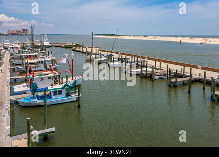 Private und gewerbliche Boote angedockt am Small Craft Hafen in Biloxi, Mississippi in den Golf von Mexiko Stockfoto