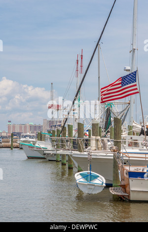 Private und gewerbliche Boote angedockt am Small Craft Hafen in Biloxi, Mississippi in den Golf von Mexiko Stockfoto