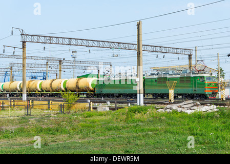 Güterzug mit Petroleum. Russland-Eisenbahnen Stockfoto