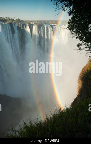 Doppelter Regenbogen am Nachmittag Licht, Viktoriafälle, Simbabwe Stockfoto