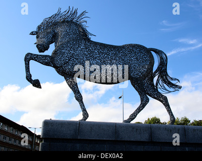 Metallgewebe Skulptur Ingwer das Pferd 2011 in Cathcart Street Greenock enthüllt Stockfoto