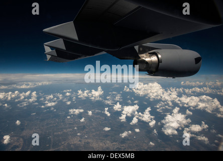 Die c-17 Globemaster III, P-223, fliegt von Long Beach, Kalifornien, nach gemeinsamen Basis Charleston, SC, während die Flugzeuge konstituierenden f Stockfoto