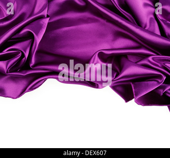 Nahaufnahme von lila Seide auf weißem Hintergrund Stockfoto
