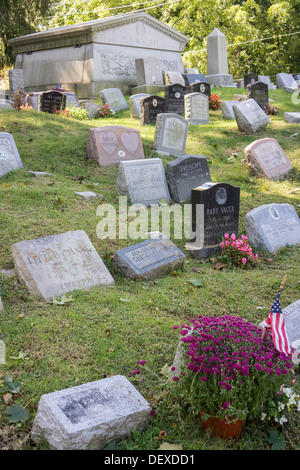 Grabsteine für die geliebten Haustiere Besitzer in Hartsdale Pet Cemetery in Hartsdale in Westchester County New York State Stockfoto