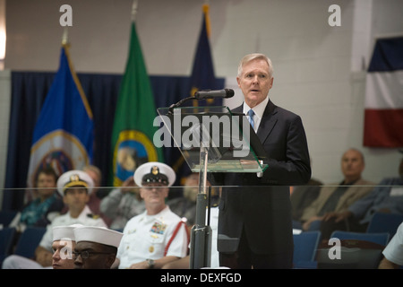 Secretary Of The Navy (SECNAV) Ray Mabus liefert Bemerkungen während der Pass in Prüfung Abschlussfeier am rekrutieren Ausbildung Com Stockfoto