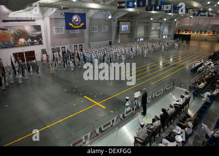 Secretary Of The Navy (SECNAV) Ray Mabus liefert Bemerkungen während der Pass in Prüfung Abschlussfeier am rekrutieren Ausbildung Com Stockfoto