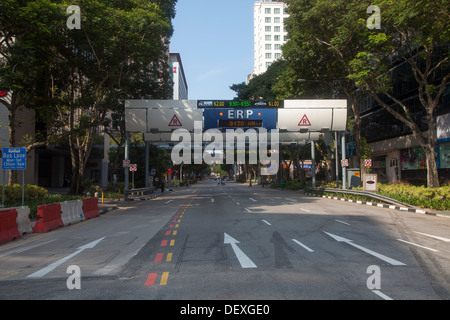 ERP-Maut Installation Singapur Asien Stadt internen Geld Zahlung Auto automatische Autos Verkehr verdienen Staat Steuer Pass vorbei Stockfoto