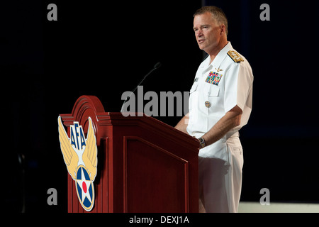 Admiral James A. Winnefeld, Jr., stellvertretender Vorsitzender der Joint Chiefs Of Staff, spricht ein Publikum während der Air Force Association Air und Space Conference und Technologie Ausstellung 18. September 2013, am National Harbor, MD. Die Konferenz soll bringen Stockfoto