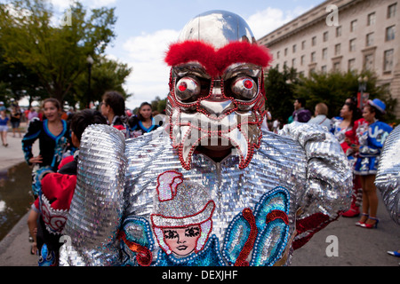 Traditionellen bolivianischen Tänzer in Tracht auf Latino Festival - Washington, DC USA Stockfoto