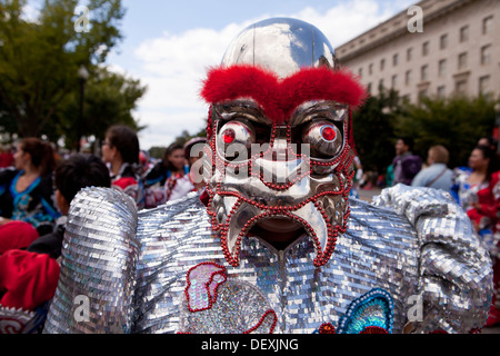 Traditionellen bolivianischen Tänzer in Tracht auf Latino Festival - Washington, DC USA Stockfoto