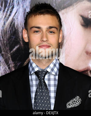 Los Angeles, Kalifornien, USA. 24. September 2013. Douglas Booth, die Teilnahme an der Los Angeles Premiere von '' Romeo & Julia '' statt im Arclight Theater in Hollywood, Kalifornien am 24. September 2013. 2013 © D. Long/Globe Photos/ZUMAPRESS.com/Alamy Live-Nachrichten Stockfoto