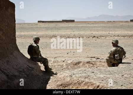 Georgische Soldaten mit 33. leichte Infanterie-Bataillon (33. GEO), sorgen für Sicherheit in Barrmo, Washir Bezirk, Afghanistan, Stockfoto