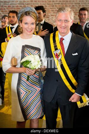 Hasselt, Belgien. 24. September 2013. Besuchen König Philippe (Filip) und Königin Mathilde Hasselt während ihrer Tournee durch Belgien als neuen König und Königin, 24. September 2013. Foto: Dpa/Patrick van Katwijk/Alamy Live News Stockfoto