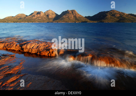 Die Gefahren hinter Coles Bay im Freycinet National Park, Tasmanien, Australien Stockfoto