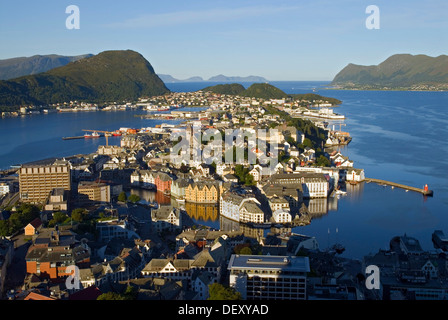 Ålesund, Alesund norwegischen Meer umgeben gesehen aus der Sicht auf Aksla Hügel, Moere Og Romsdal, Norwegen, Europa Stockfoto