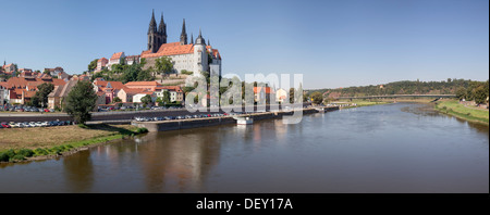 Blick auf die Altstadt mit Dom, Albrechtsburg und Fluss Elbe, Meißen, Sachsen, Deutschland Stockfoto