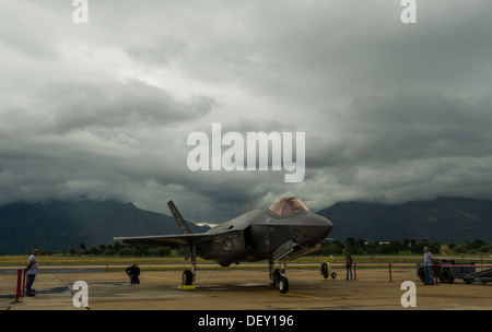 F-35A Lightning II Joint Strike Fighter, landen auf der Hill Air Force Base in Utah, kommt hier am Nachmittag des Sept. 13. Die Stockfoto