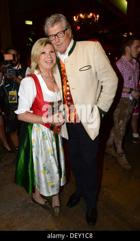 München, Deutschland. 24. September 2013. Ebenfalls Ehepaar Marianne und Michael während der Promi Wiesn Treff (Promi-Oktoberfest-treffen) vom Mainstream Media AG - Goldstar TV auf dem Oktoberfest in München, Deutschland, 24. September 2013. Das weltweit größte Volksfest dauert bis 6. Oktober 2013. Foto: FELIX HOERHAGER/Dpa/Alamy Live News Stockfoto