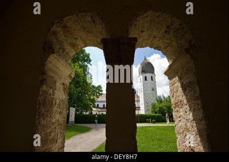 Kloster St. Maria Abbey und karolingischen Torhaus, auf der Insel Frauenchiemsee oder die Fraueninsel, Chiemsee See Region Chiemgau Stockfoto