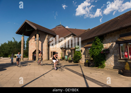 Carsington Reservoir und Visitor center eine beliebte Touristenattraktion befindet sich in der Nähe der Peak District National Park UK Stockfoto