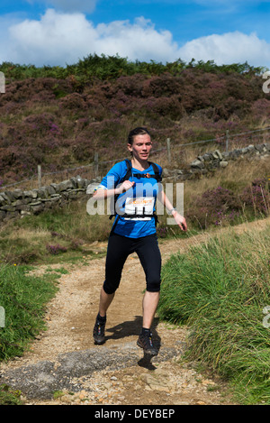 Langlauf fiel Läufer in den Peak District Derbyshire 20 Meile off Road-Rennen für einen guten Zweck Stockfoto