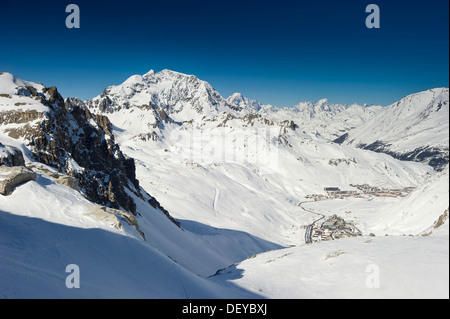 Verschneite Berglandschaft mit Blick auf Tignes, Val d ' Isere, Savoy, Alpen, Frankreich Stockfoto