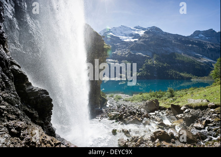 Wasserfall am Oeschinensee, Oeschinensees See, Berner Oberland, Kanton Bern, Schweiz, Europa Stockfoto