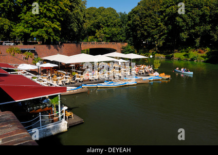 Café-Terrassen im Sommer, Winterhude, Hamburg Stockfoto