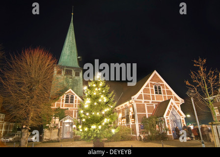 St. Petri und Pauli Kirche zur Weihnachtszeit in Bergedorf, Hamburg Stockfoto