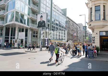 Sommer Checkpoint Charlie an der Friedrichstraße - Berlin Stockfoto