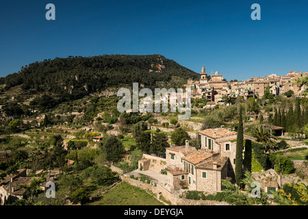 Stadt in den Bergen, Valldemossa, Mallorca, Balearen, Spanien Stockfoto