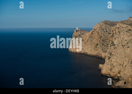 Berge und das Meer am Cap Formentor, Pollença, Serra de Tramuntana, Mallorca, Balearen, Spanien Stockfoto