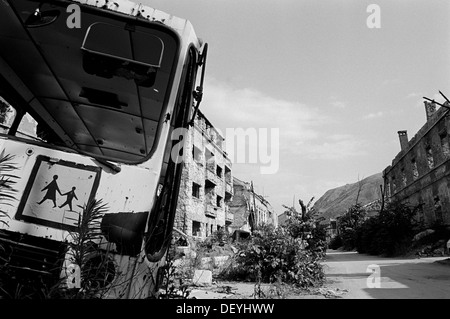 Nardne Revolucje, die Frontlinie zwischen mohammedanischen Osten Mostar und kroatischen West-Mostar. Stockfoto