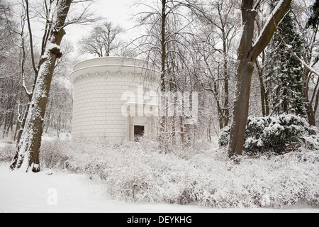 Wasserturm Gebäude mit dem Namen Rezerwuar in Warschau Stockfoto