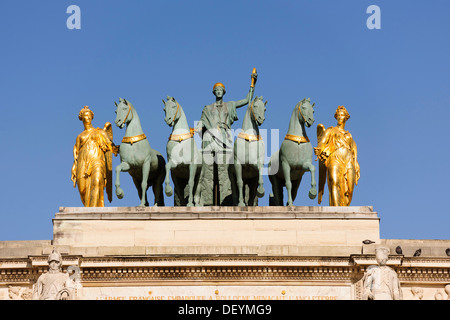 Quadriga auf dem Arc de Triomphe du Carrousel, Paris, Ile de France, Frankreich Stockfoto