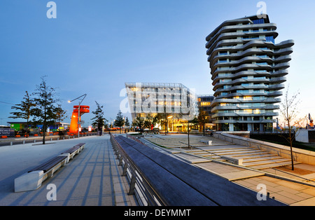 Marco-Polo-Tower und die Unilever-Zentrale am Strandkai Kai in die HafenCity in Hamburg Stockfoto