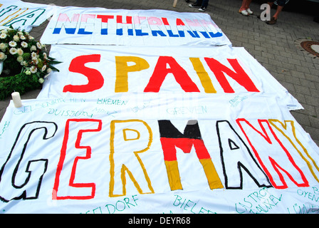 Banner am Trauermarsch in Gedenken an die Opfer der Loveparade-Katastrophe 2010, Duisburg, Ruhrgebiet, Nordrhein-Westfalen Stockfoto