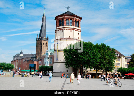 Rheinpromenade mit seinen Turm und Lambertus-Kirche-Kirche, Altstadt, Düsseldorf, Nordrhein-Westfalen Stockfoto