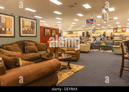 Wohnzimmer-Möbel zum Verkauf innerhalb der Basis Exchange store am MacDill Air Force Base in Biloxi, Mississippi Stockfoto