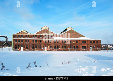 Phoenixhalle Mehrzweckhalle im Winter, ehemaligen Eisen- und Stahlwerke, Standort für Technologie und Dienstleistungen, Phoenix West Stockfoto