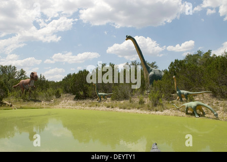 Dinosaur World Freizeitpark mit lebensgroßen Dinosaurierskulpturen in Glen Rose, Texas, USA. Stockfoto