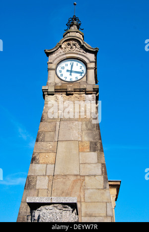 Wasserstandsanzeige, Jugendstil-Turm am Ufer des Rheins, die Rheinpromenade, Altstadt, Düsseldorf, Nordrhein-Westfalen Stockfoto
