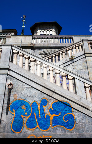 Graffiti und Stufen hinunter die Murazzi del Po-Turin-Piemont-Italien Stockfoto