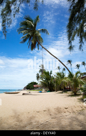 Blaues Meer und blauer Himmel Stockfoto