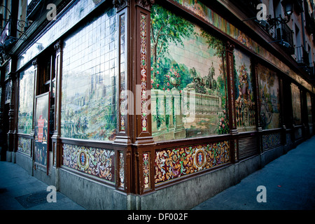 Dekoration in der Calle de Alvarez Gato Street, Callejon del Gato, Barrio de Las Letras Viertel, Madrid, Spanien, Europa Stockfoto