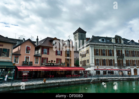 Kanal in der Innenstadt von Annecy, Haute Savoie, Frankreich Stockfoto