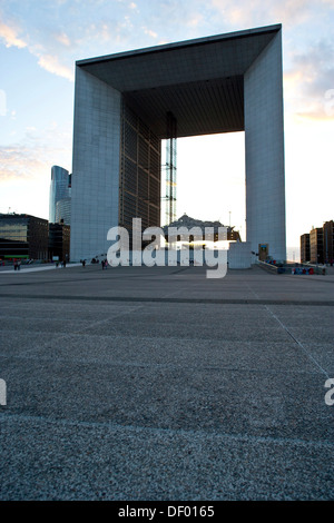 Le Grande Arche in La Défense, Paris, Frankreich, Europa Stockfoto