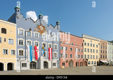 Rathaus, ehemaliger Sitz der kurfürstliche bayerische Regierung, Stadtplatz Quadrat, Burghausen, Bayern, Oberbayern Stockfoto