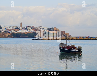 Blick auf die alte Medina von Rabat und Bouregreg River, Marokko, Afrika Stockfoto