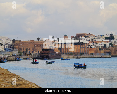 Blick auf die alte Medina von Rabat und Bouregreg River, Marokko, Afrika Stockfoto